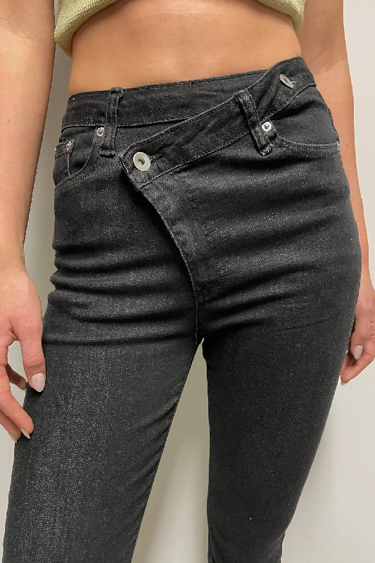 Simple And Comfortable BLACK CROSSFRONT FLARE JEAN