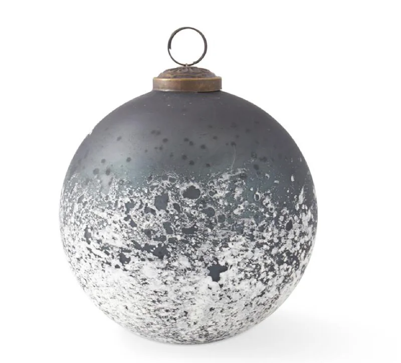 Romantic Data 55057C-GRDK 5" Grn/Whte Glass Ornament