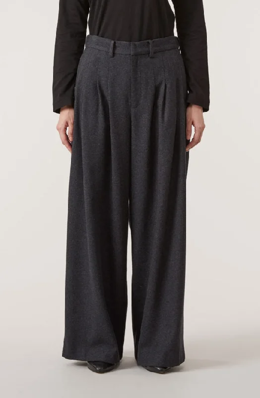 High-quality Fabrics KAAM | Pleated Straight Pants