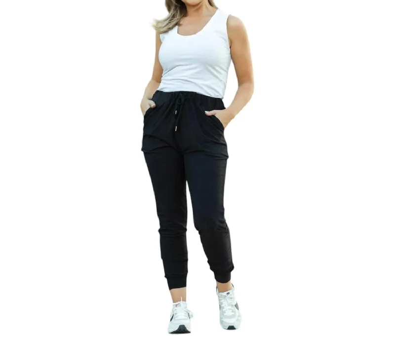 Casual And Casual Reagan Joggers In Black