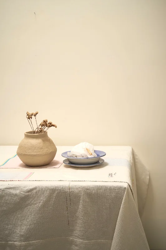 Independent design TABLE RUNNER