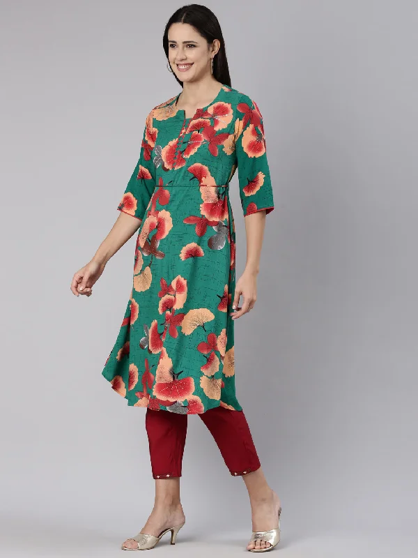 Floral Prints Neeru's Green Regular Straight Floral Kurtas