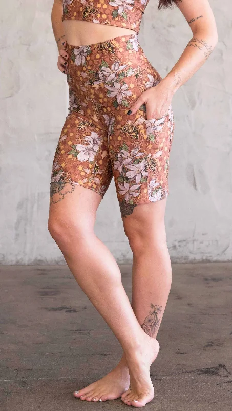 Easy Fashion Honeybees - Featherlight Bicycle Shorts