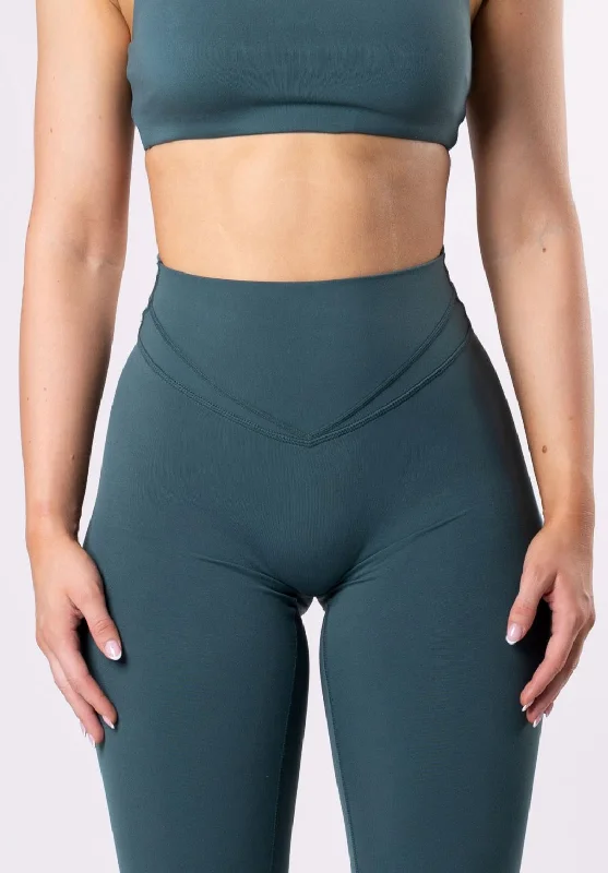Versatile Wear Reluna Icon Sculptseam® Plus Legging Ivy