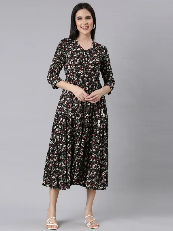 Classic Style Neerus Black Curved Casual Floral Maxi Dresses