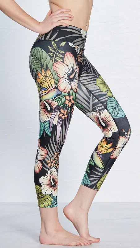 Slightly Flared Design Floral Night - Triathlon Capri Leggings