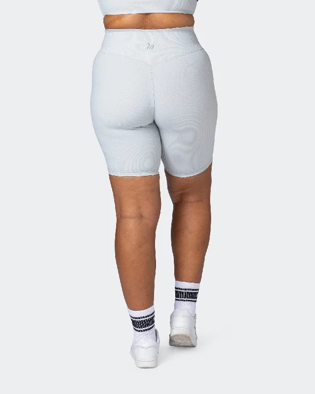 Fresh And Fashionable Zero Rise Rib Referee Length Shorts - Quiet Grey