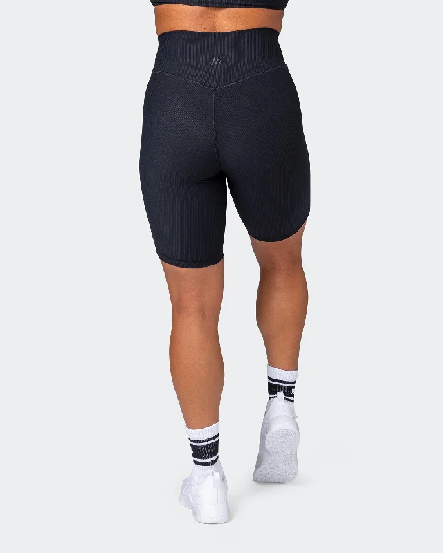 Must-have For Autumn And Winter Zero Rise Rib Referee Length Shorts - Black
