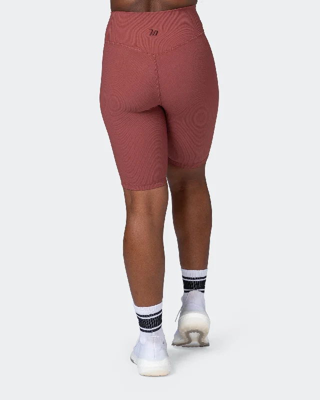 Romantic Data Zero Rise Rib Referee Length Shorts - Maple