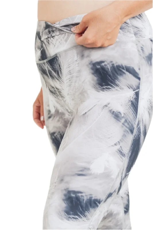 Classic Mono B White Feather Print Highwaist Leggings APH2922