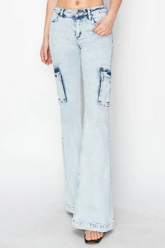Elegant And Lazy Mid Rise Cargo Jeans In Acid Light
